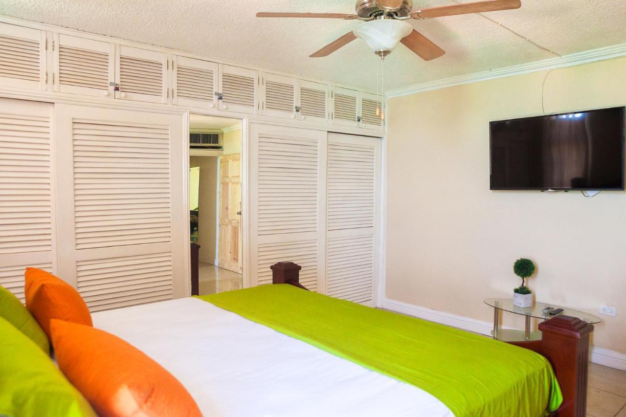 Montego Bay Club Apartments ภายนอก รูปภาพ