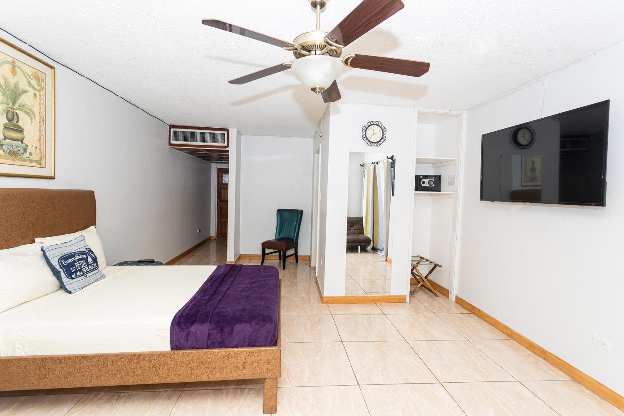 Montego Bay Club Apartments ภายนอก รูปภาพ
