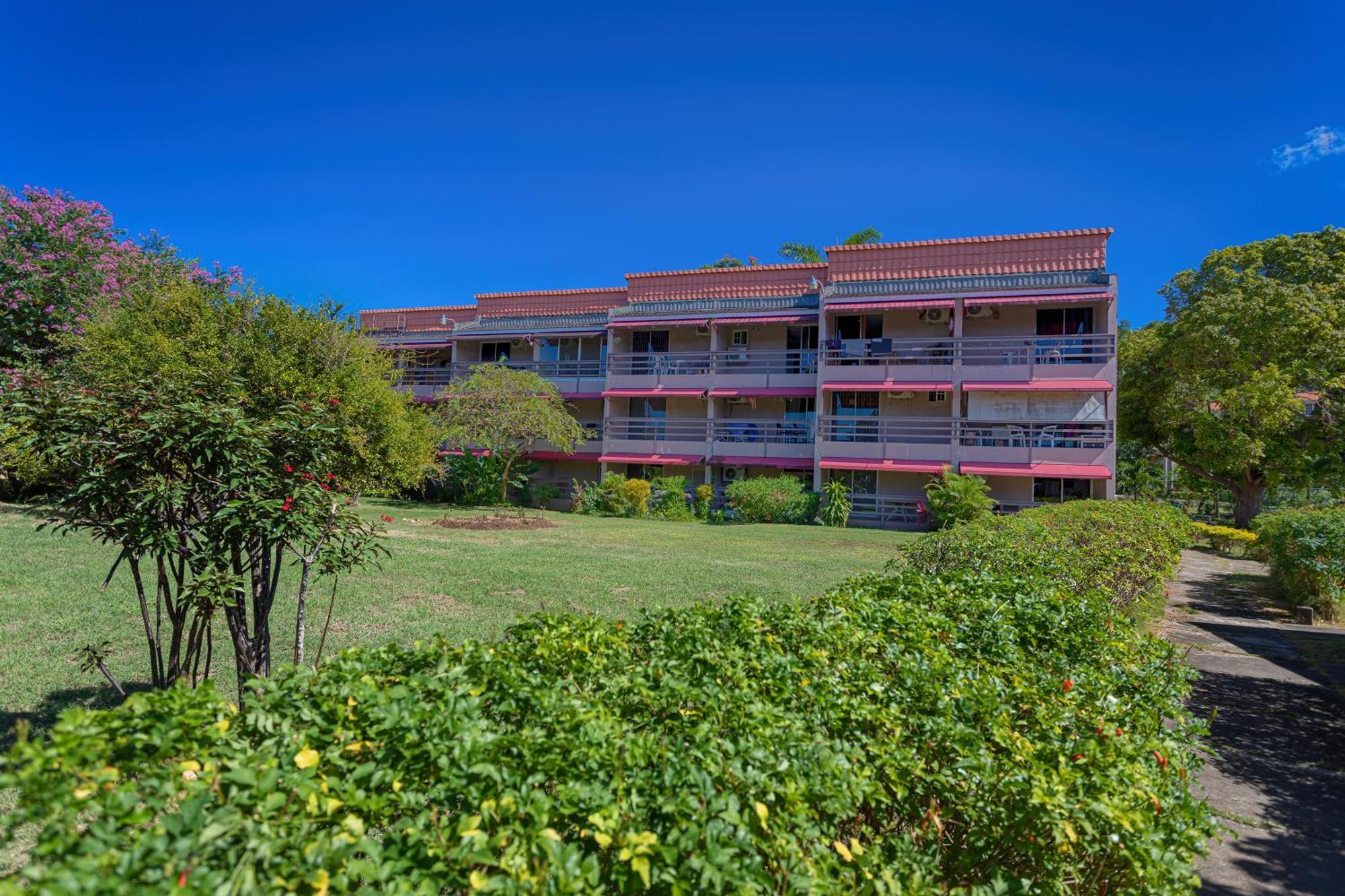 Montego Bay Club Apartments ภายนอก รูปภาพ