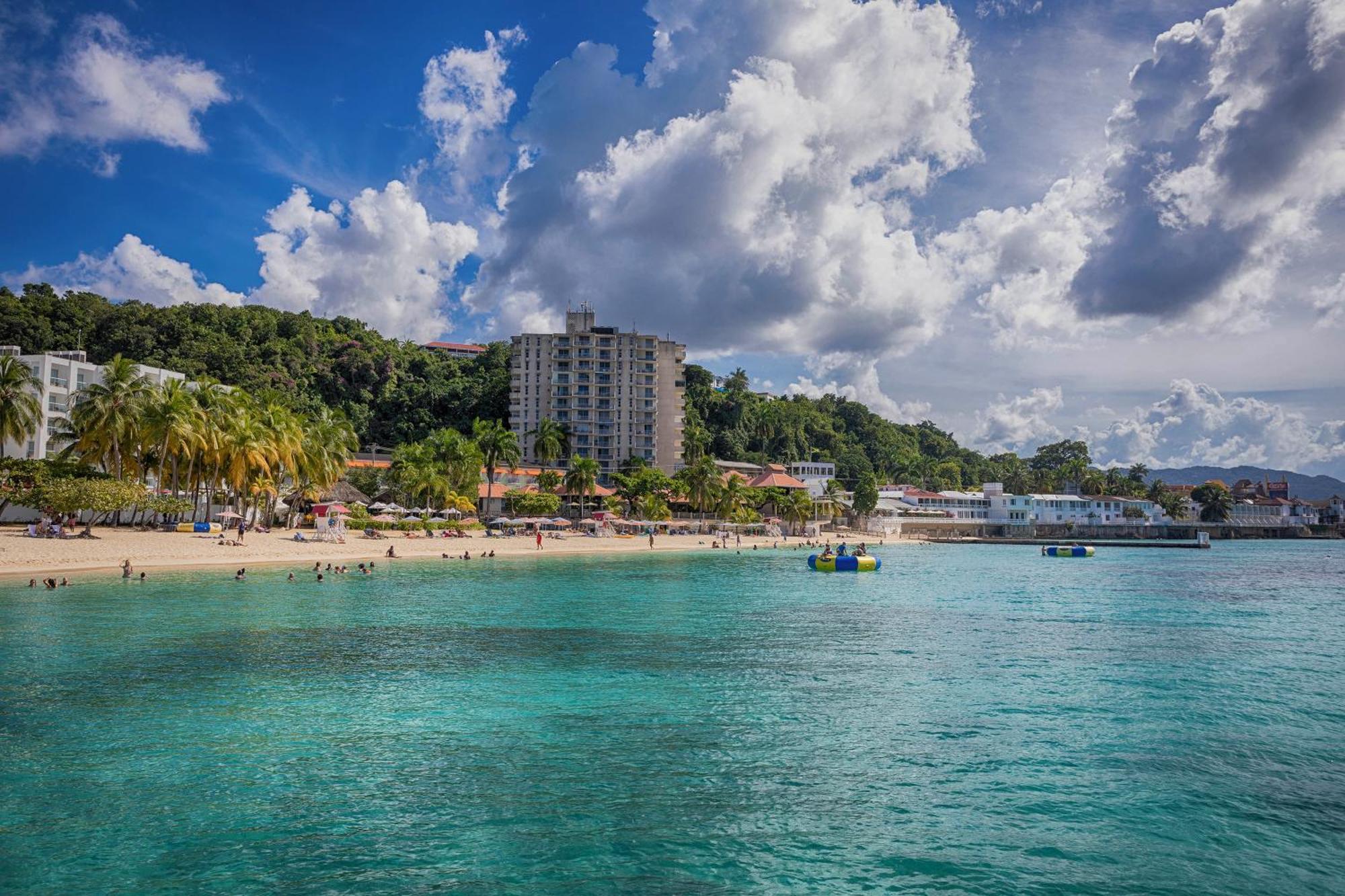 Montego Bay Club Apartments ภายนอก รูปภาพ