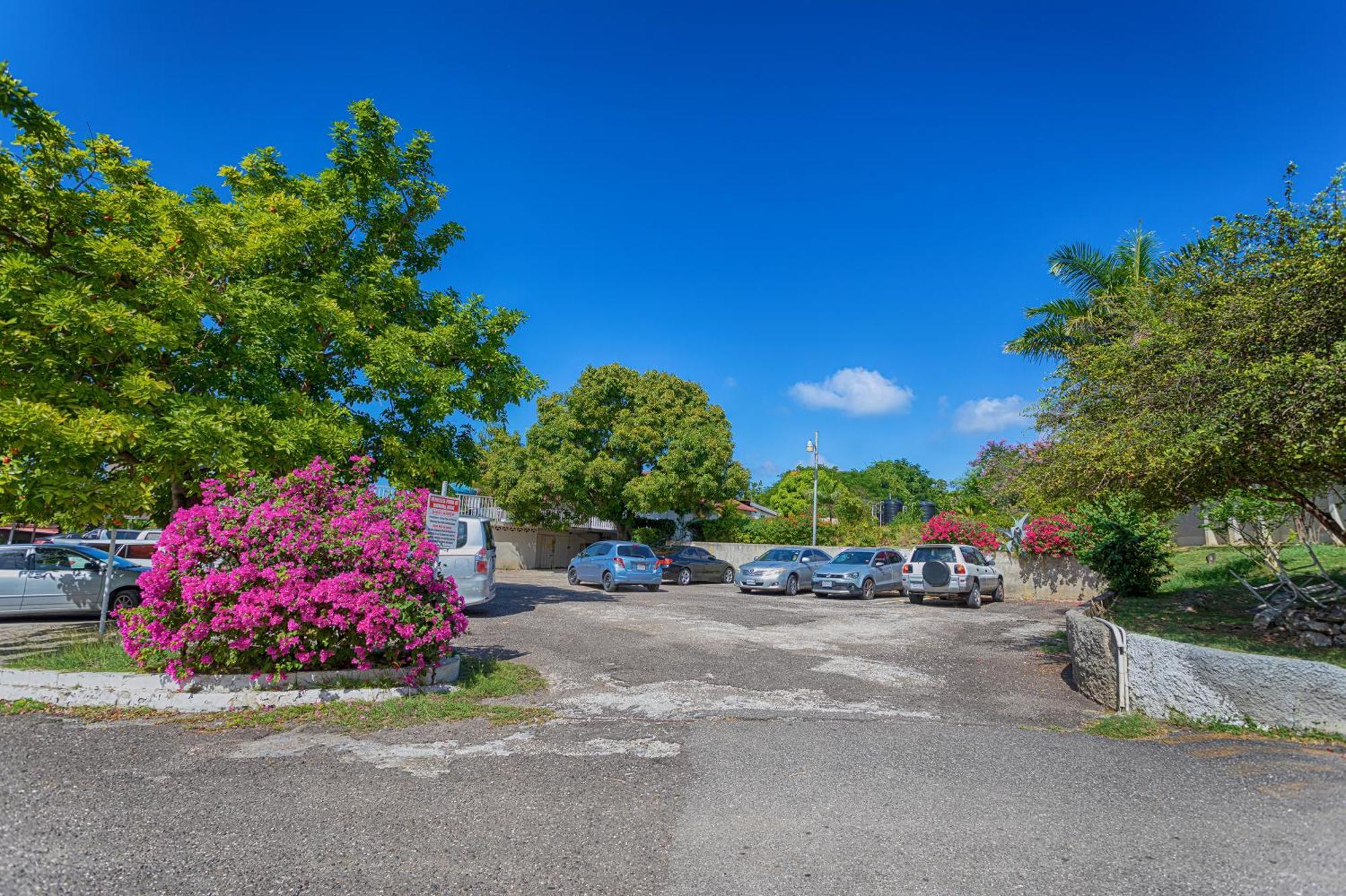 Montego Bay Club Apartments ภายนอก รูปภาพ