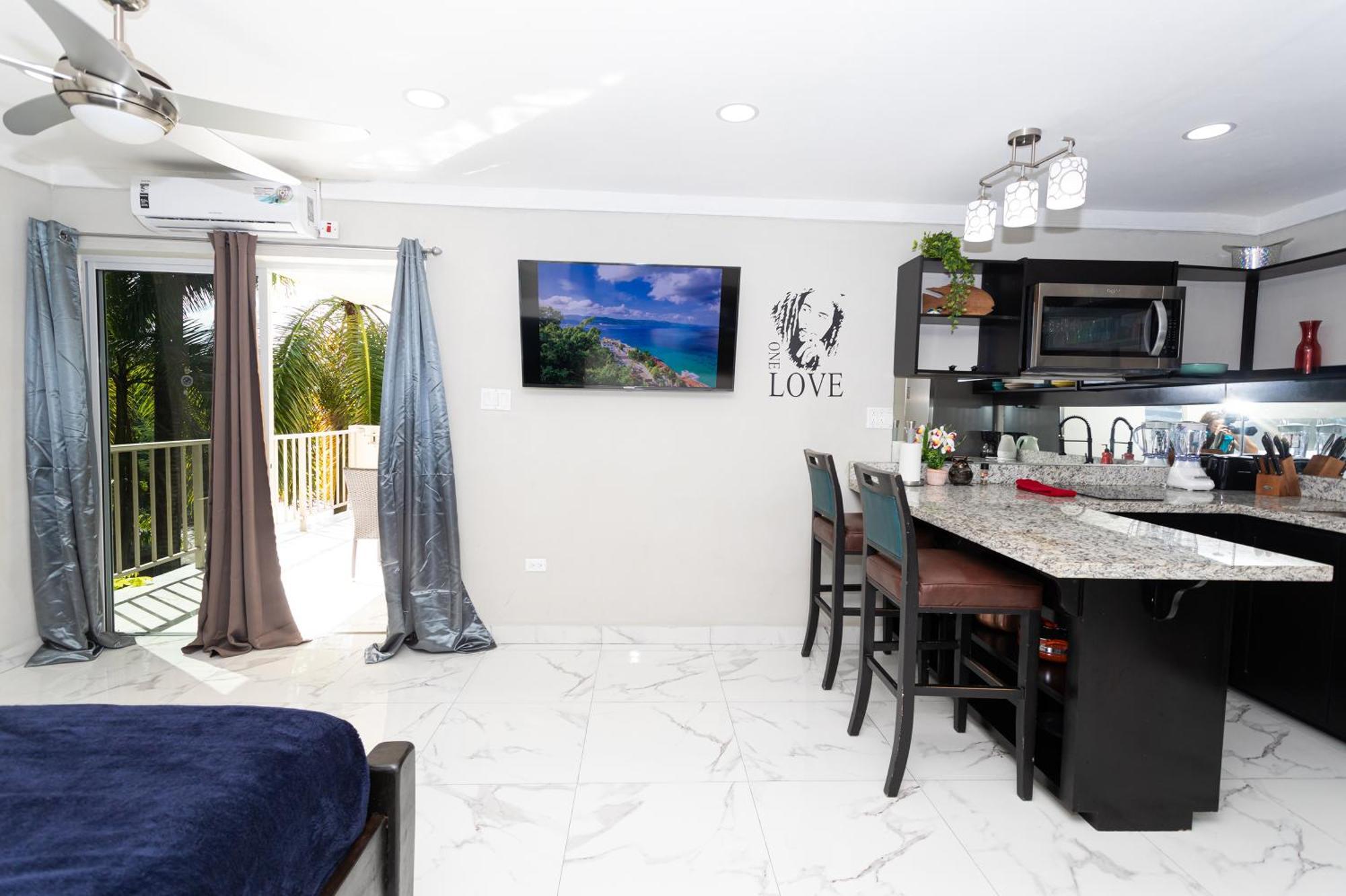 Montego Bay Club Apartments ภายนอก รูปภาพ