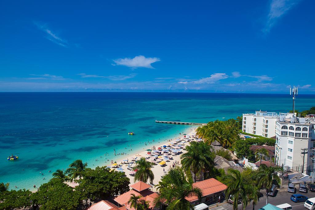 Montego Bay Club Apartments ภายนอก รูปภาพ